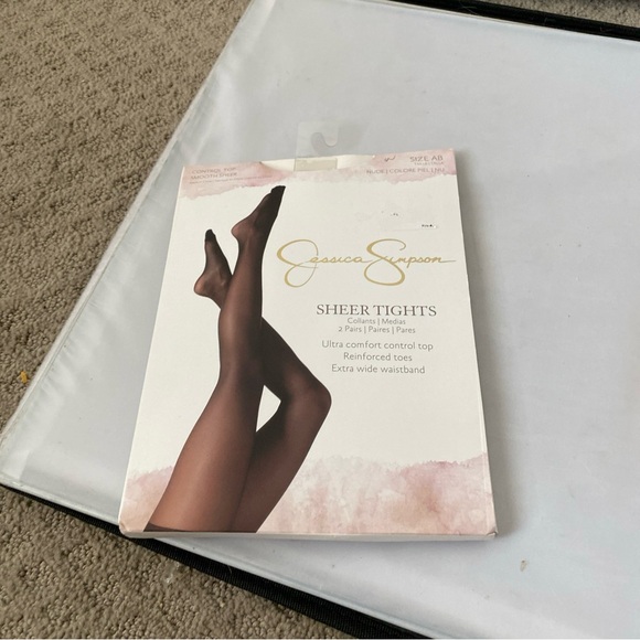 Jessica Simpson sheer tights nude a-b - Picture 1 of 3